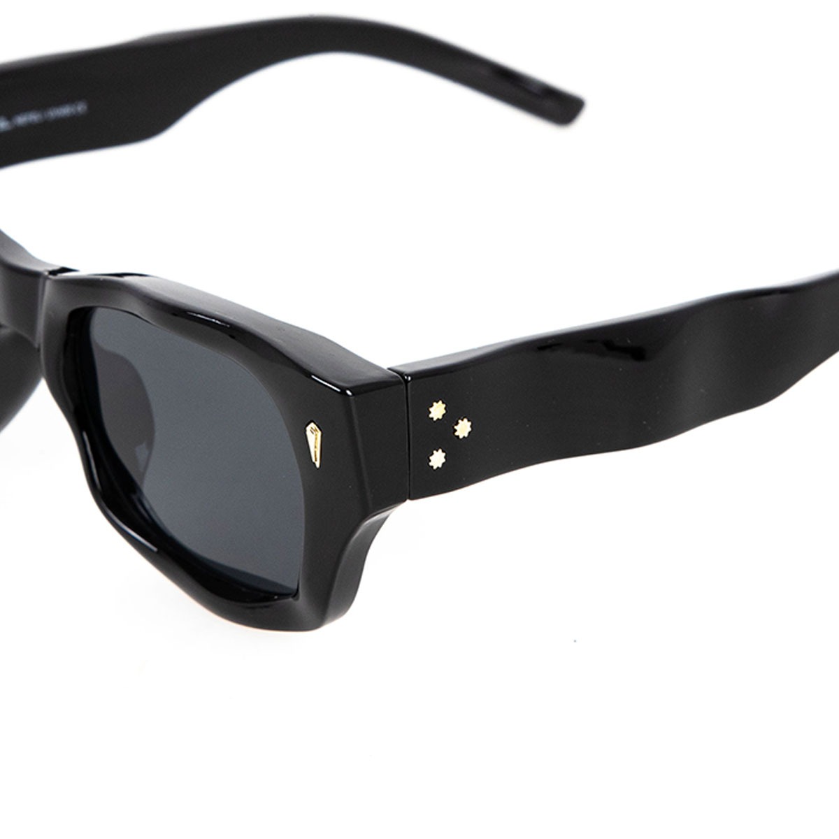 NEFELI black